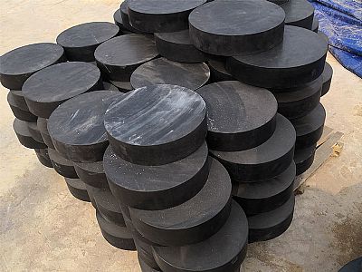 西丰县板式橡胶支座由若干层橡胶片与薄钢板经加压硫化
